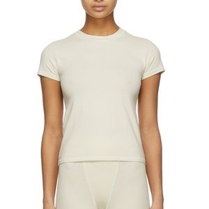 SKIMS OFF-WHITE T-SHIRT IN COLOUR BONE